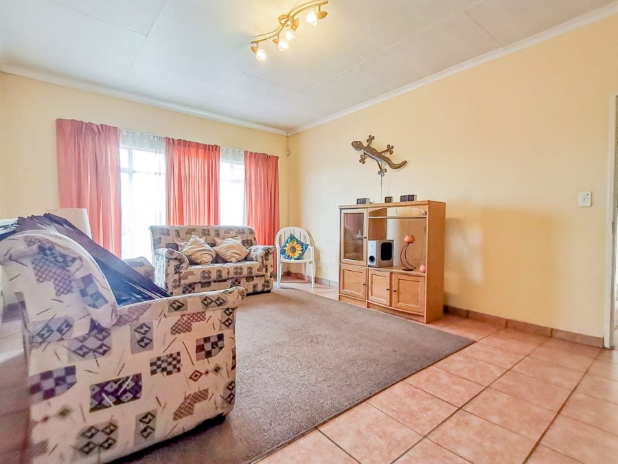 7 Bedroom Property for Sale in Parklands Western Cape